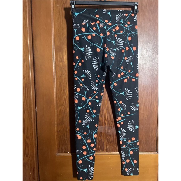 Lularoe One Size Fruit Botanicals Black Blue Leggings - Picture 5 of 7